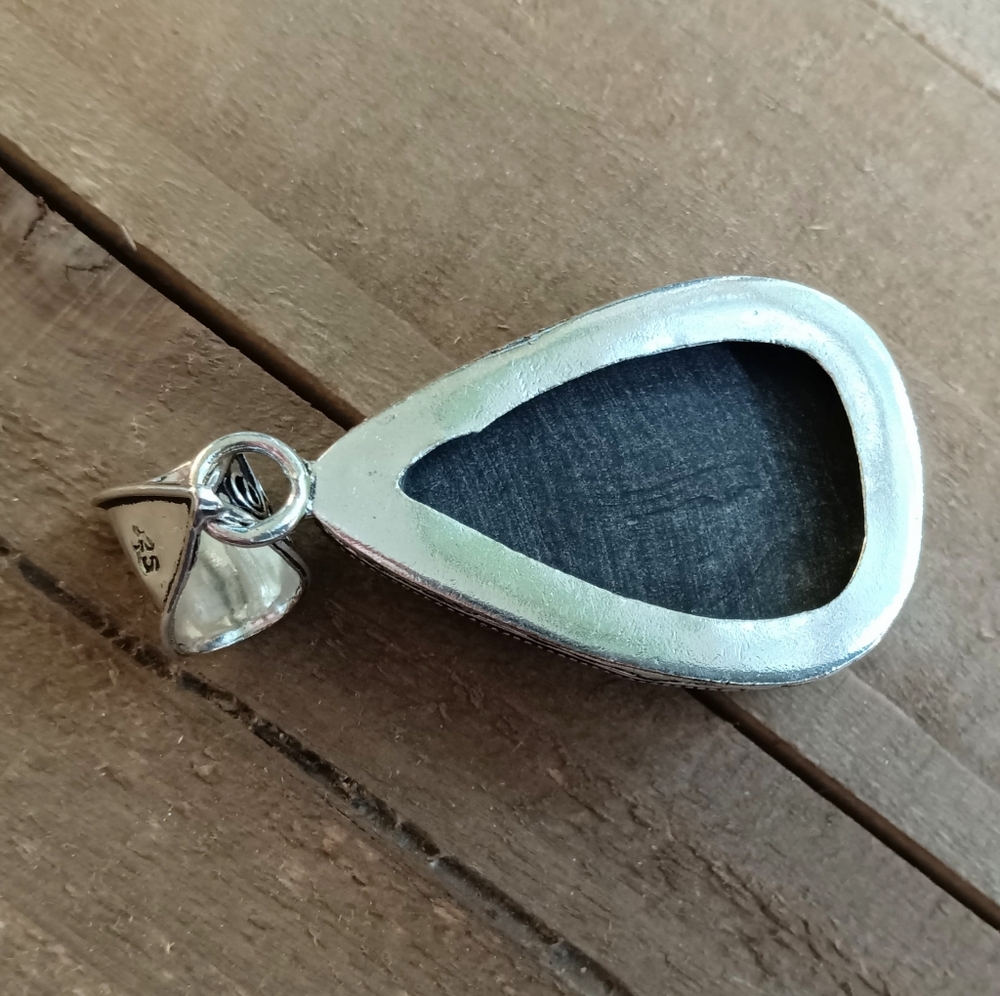 Elegant Blue Abalone Pendant Necklace - Picture 6 of 12